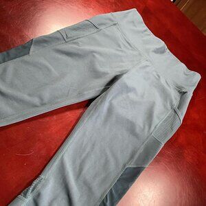 Womens Stylish Gray Athletic Poly Spandex Minimalist Active Leggings (Large)